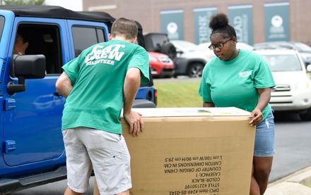 Iota Xi Extends Helping Hand During Move In Day at Georgia College Image for Iota Xi Extends Helping Hand During Move In Day at Georgia College