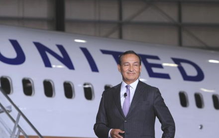 Image for United Airlines CEO surprises passenger with classy move
